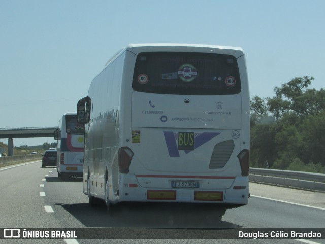 Bus Company 180 na cidade de Santarém, Portugal, por Douglas Célio Brandao. ID da foto: 11699457.