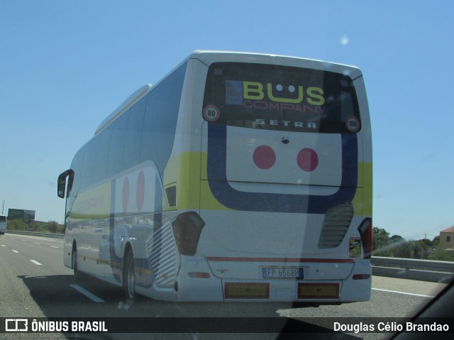 Bus Company 656 na cidade de Santarém, Portugal, por Douglas Célio Brandao. ID da foto: 11699404.