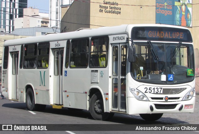Viação Castelo Branco 25137 na cidade de Curitiba, Paraná, Brasil, por Alessandro Fracaro Chibior. Número da foto: #11700919.