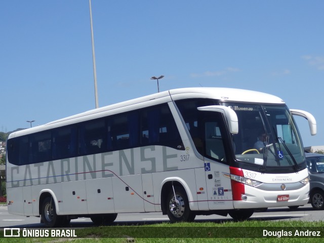 Auto Viação Catarinense 3317 na cidade de Florianópolis, Santa Catarina, Brasil, por Douglas Andrez. ID da foto: 11711645.