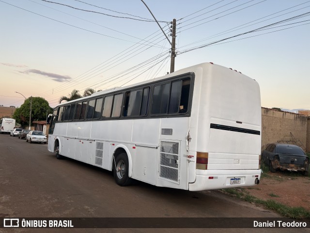 Ônibus Particulares 8D19 na cidade de Catalão, Goiás, Brasil, por Daniel Teodoro. Número da foto: #11710399.