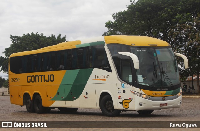 Empresa Gontijo de Transportes 18250 na cidade de Vitória da Conquista, Bahia, Brasil, por Rava Ogawa. ID da foto: 11710990.