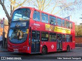 Metroline VW1281 na cidade de Enfield, Greater London, Inglaterra, por Fábio Takahashi Tanniguchi. ID da foto: :id.