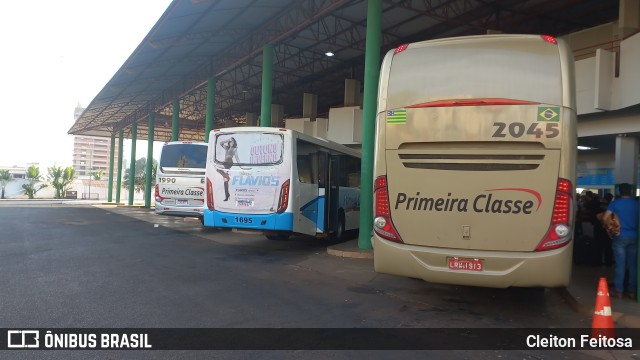 Primeira Classe Transportes 2045 na cidade de Rio Verde, Goiás, Brasil, por Cleiton Feitosa. ID da foto: 11715110.