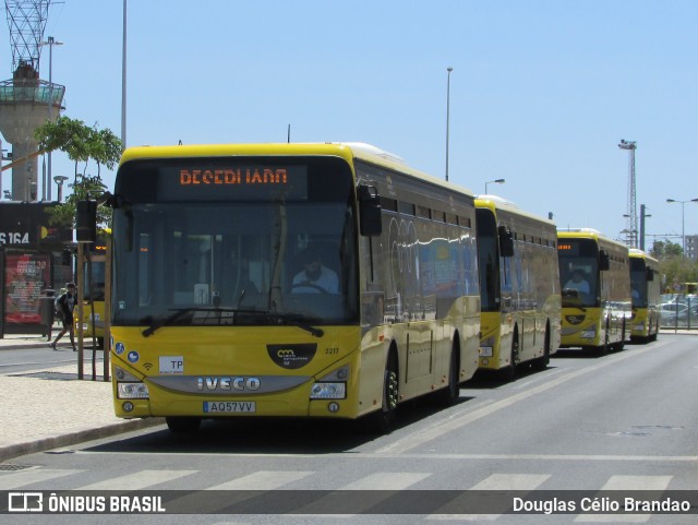 TST - Transportes Sul do Tejo 2217 na cidade de Almada, Setúbal, Portugal, por Douglas Célio Brandao. Número da foto: #11717598.
