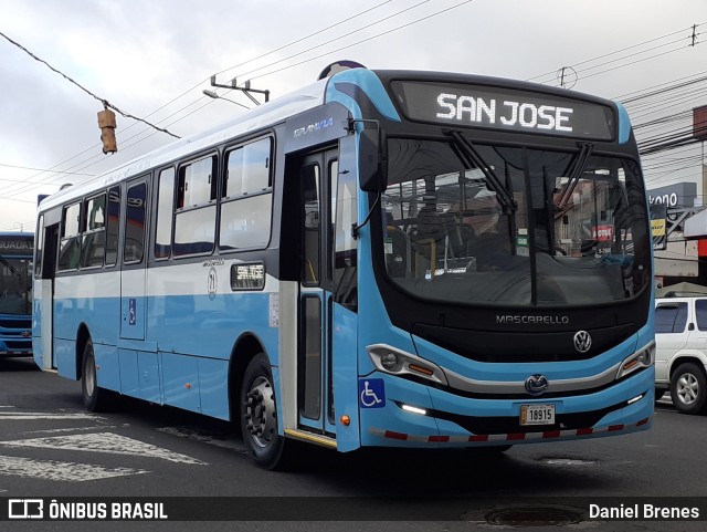 Buses Guadalupe 71 na cidade de Guadalupe, Goicoechea, San José, Costa Rica, por Daniel Brenes. ID da foto: 11715571.