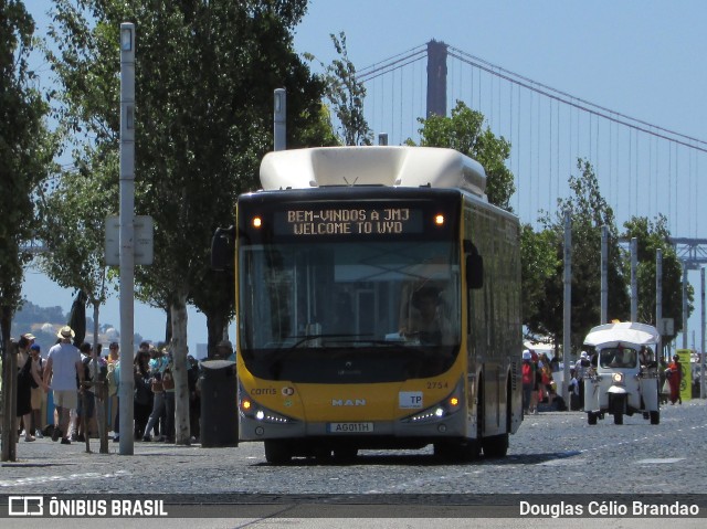 Companhia Carris de Ferro de Lisboa 2754 na cidade de Lisbon, Lisbon, Portugal, por Douglas Célio Brandao. Número da foto: #11717781.
