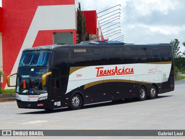 TransAcácia Turismo 3744 na cidade de Formiga, Minas Gerais, Brasil, por Gabriel Leal. ID da foto: 11719931.