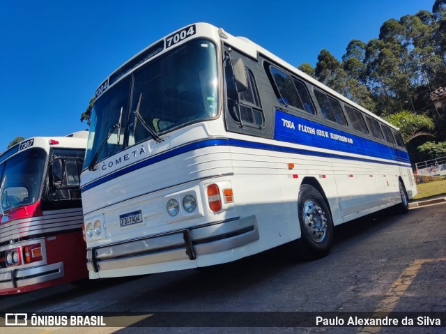 Ônibus Particulares 7004 na cidade de Embu das Artes, São Paulo, Brasil, por Paulo Alexandre da Silva. Número da foto: #11726969.