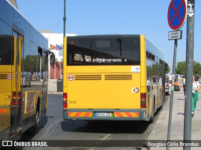 Companhia Carris de Ferro de Lisboa 2255 na cidade de Lisbon, Lisbon, Portugal, por Douglas Célio Brandao. Número da foto: #11727551.
