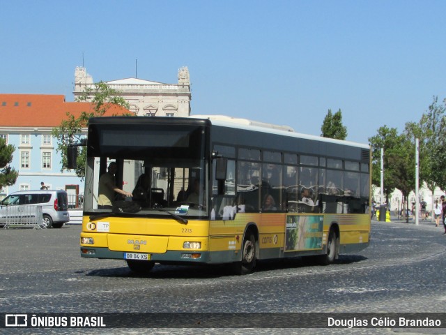 Companhia Carris de Ferro de Lisboa 2213 na cidade de Lisbon, Lisbon, Portugal, por Douglas Célio Brandao. Número da foto: #11727340.