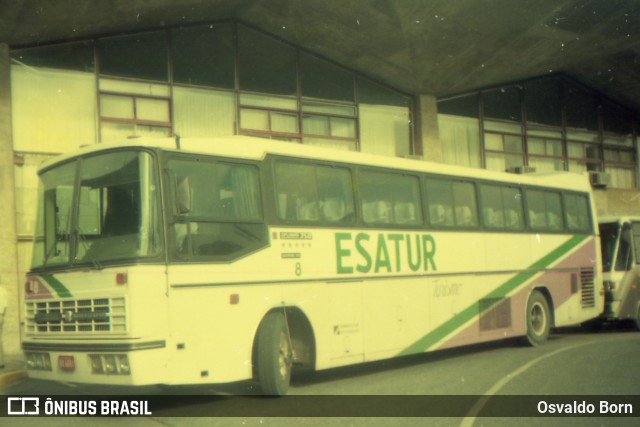 Esatur Turismo 8 na cidade de Curitiba, Paraná, Brasil, por Osvaldo Born. Número da foto: #11729486.