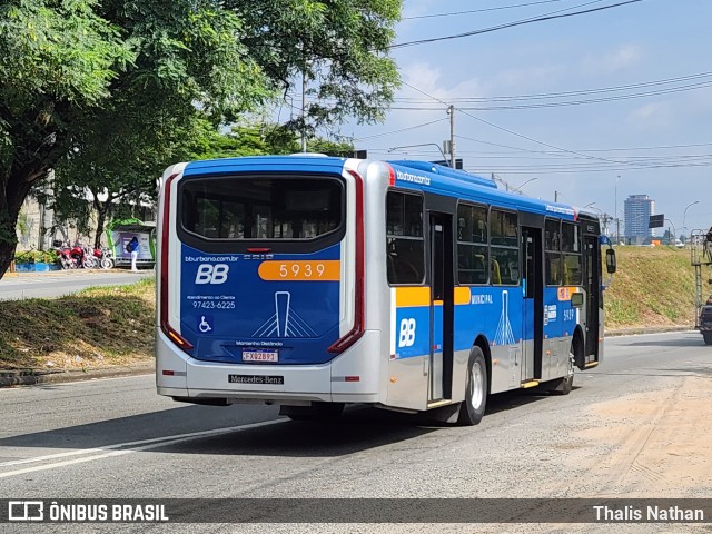 BBTT - Benfica Barueri Transporte e Turismo 5939 na cidade de Barueri, São Paulo, Brasil, por Thalis Nathan. Número da foto: #11731751.