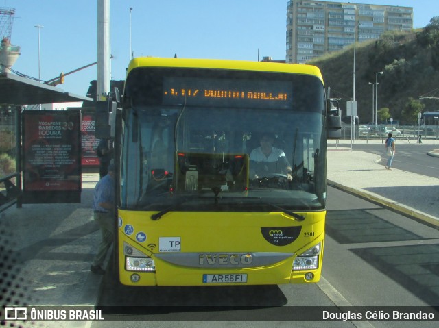 TST - Transportes Sul do Tejo 2381 na cidade de Almada, Setúbal, Portugal, por Douglas Célio Brandao. Número da foto: #11733400.