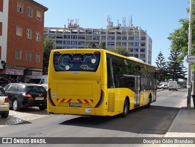 TST - Transportes Sul do Tejo 2324 na cidade de Almada, Setúbal, Portugal, por Douglas Célio Brandao. ID da foto: 11734282.