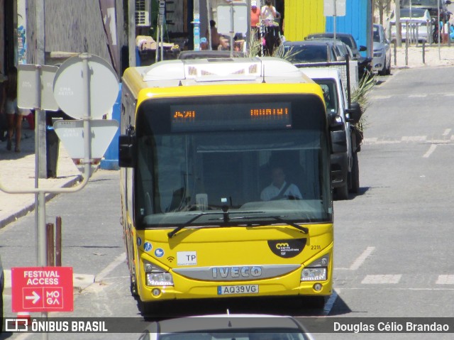 TST - Transportes Sul do Tejo 2211 na cidade de Almada, Setúbal, Portugal, por Douglas Célio Brandao. ID da foto: 11733896.