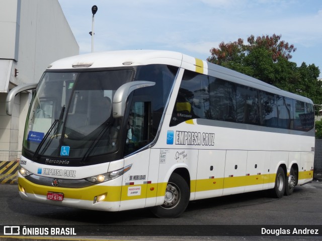 Empresa Cruz 20509 na cidade de Rio de Janeiro, Rio de Janeiro, Brasil, por Douglas Andrez. ID da foto: 11732570.