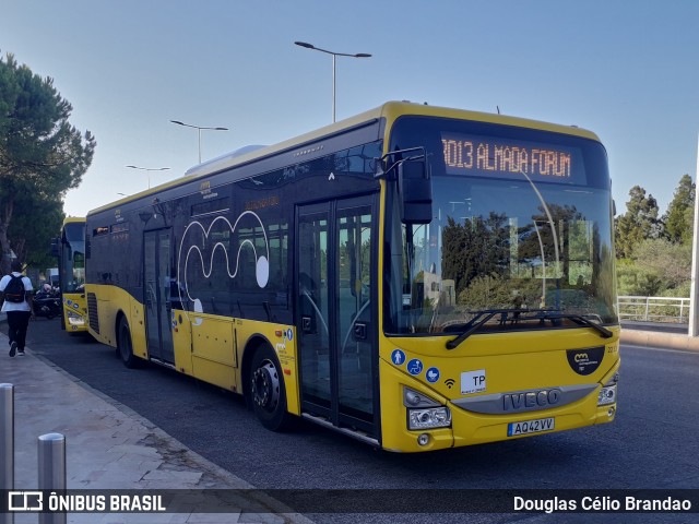 TST - Transportes Sul do Tejo 2233 na cidade de Almada, Setúbal, Portugal, por Douglas Célio Brandao. ID da foto: 11733480.