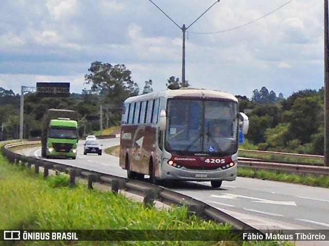 Expresso Gardenia 4205 na cidade de Três Corações, Minas Gerais, Brasil, por Fábio Mateus Tibúrcio. Número da foto: #11736099.