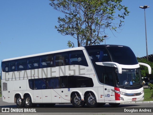 Auto Viação Catarinense 3528 na cidade de Florianópolis, Santa Catarina, Brasil, por Douglas Andrez. ID da foto: 11736420.