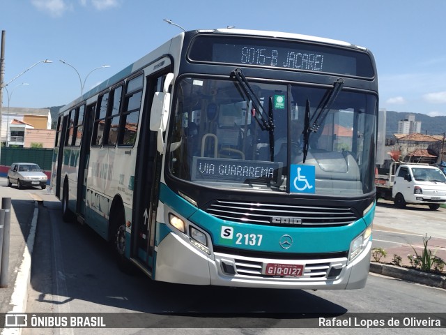Viação Jacareí 2137 na cidade de Mogi das Cruzes, São Paulo, Brasil, por Rafael Lopes de Oliveira. Número da foto: #11739080.