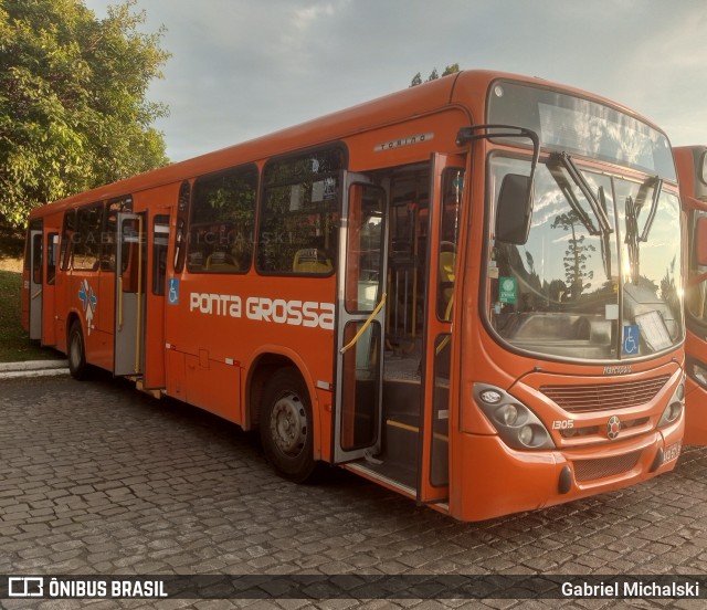 VCG - Viação Campos Gerais 1305 na cidade de Ponta Grossa, Paraná, Brasil, por Gabriel Michalski. Número da foto: #11672233.