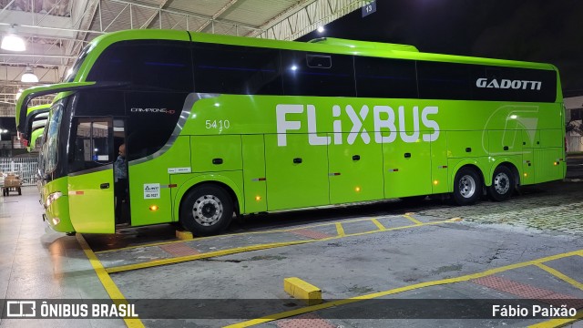 Auto Viação Gadotti 5410 na cidade de Balneário Camboriú, Santa Catarina, Brasil, por Fábio Paixão. Número da foto: #11671068.