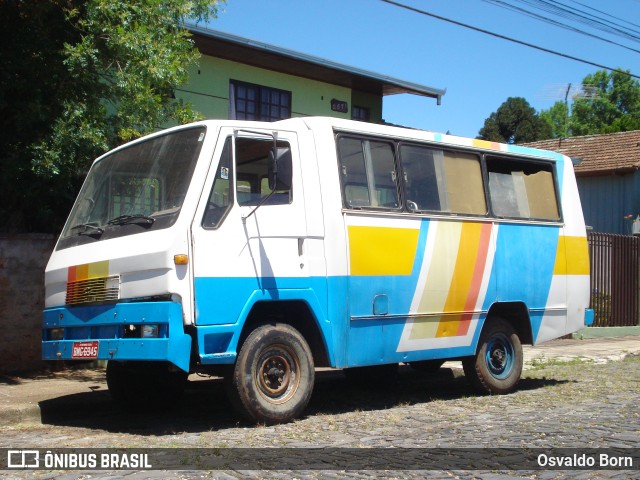 Ônibus Particulares 6945 na cidade de Campo Largo, Paraná, Brasil, por Osvaldo Born. Número da foto: #11741329.