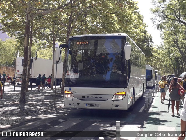 Barraqueiro Oeste 6676 na cidade de Lisbon, Lisbon, Portugal, por Douglas Célio Brandao. Número da foto: #11742286.