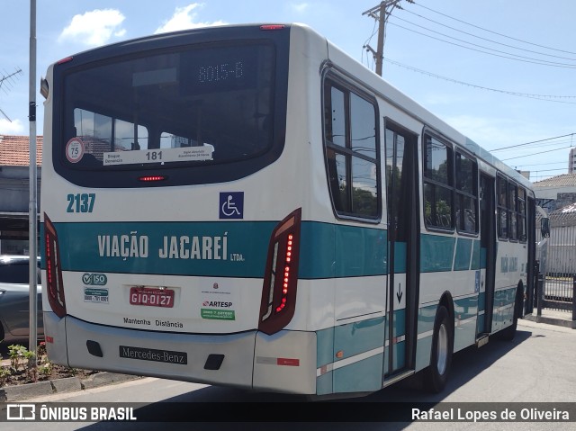 Viação Jacareí 2137 na cidade de Mogi das Cruzes, São Paulo, Brasil, por Rafael Lopes de Oliveira. Número da foto: #11740572.