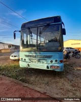 Ônibus Particulares 2710 na cidade de Capistrano, Ceará, Brasil, por Wellington Araújo. Número da foto: #:id.