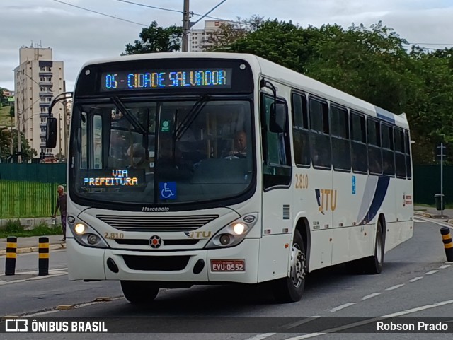 JTU - Jacareí Transporte Urbano 2.810 na cidade de Jacareí, São Paulo, Brasil, por Robson Prado. ID da foto: 11681553.