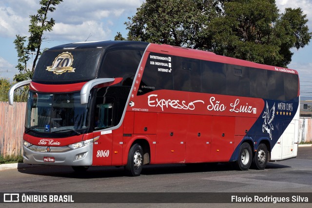 Expresso São Luiz 8060 na cidade de Brasília, Distrito Federal, Brasil, por Flavio Rodrigues Silva. Número da foto: #11681036.