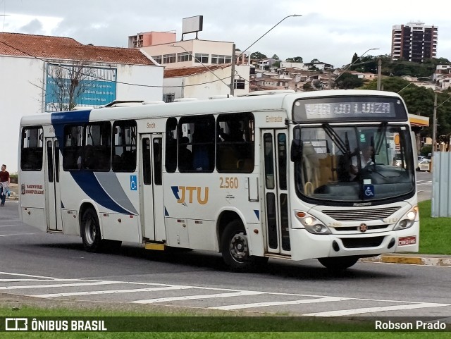 JTU - Jacareí Transporte Urbano 2.560 na cidade de Jacareí, São Paulo, Brasil, por Robson Prado. Número da foto: #11681749.