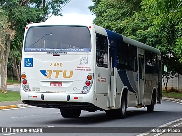 JTU - Jacareí Transporte Urbano 2.450 na cidade de Jacareí, São Paulo, Brasil, por Robson Prado. ID da foto: 11681537.