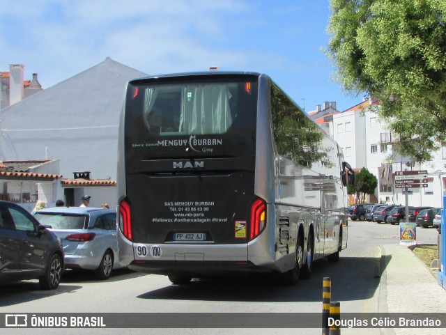 Autocars Menguy Burban 432 na cidade de Nazaré, Leiria, Portugal, por Douglas Célio Brandao. ID da foto: 11681844.