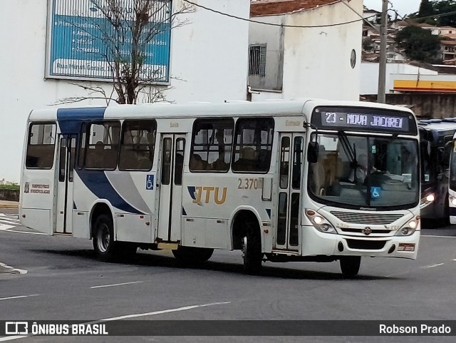 JTU - Jacareí Transporte Urbano 2.370 na cidade de Jacareí, São Paulo, Brasil, por Robson Prado. ID da foto: 11681745.