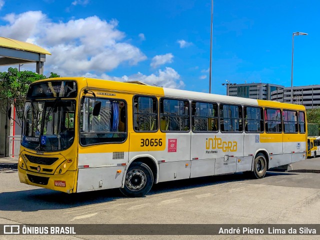 Plataforma Transportes 30656 na cidade de Salvador, Bahia, Brasil, por André Pietro  Lima da Silva. Número da foto: #11683240.