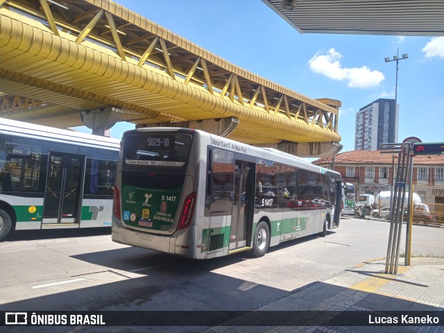 Via Sudeste Transportes S.A. 5 1417 na cidade de São Paulo, São Paulo, Brasil, por Lucas Kaneko. ID da foto: 11685569.