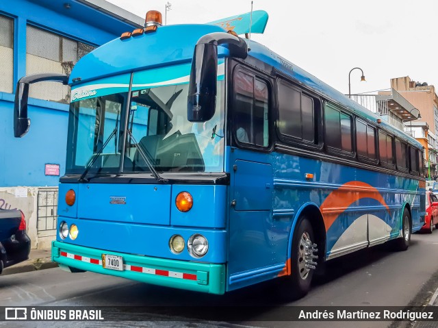 Autobuses sin identificación - Costa Rica 00 na cidade de Merced, San José, San José, Costa Rica, por Andrés Martínez Rodríguez. ID da foto: 10873338.