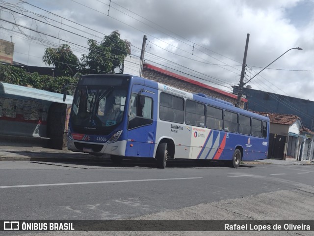 Radial Transporte Coletivo 41.665 na cidade de Suzano, São Paulo, Brasil, por Rafael Lopes de Oliveira. Número da foto: #10876178.