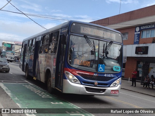 Radial Transporte Coletivo 41.071 na cidade de Itaquaquecetuba, São Paulo, Brasil, por Rafael Lopes de Oliveira. Número da foto: #10878435.