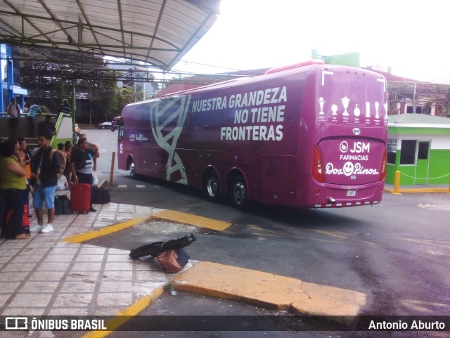 Caribeños  na cidade de San José, San José, Costa Rica, por Antonio Aburto. ID da foto: 10881091.