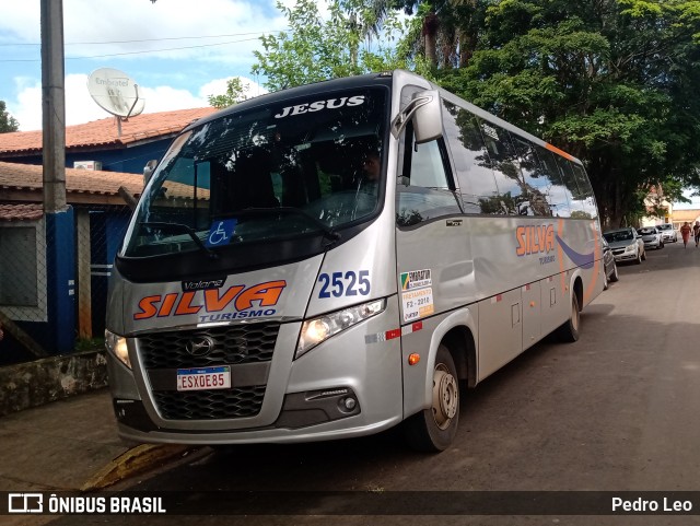 Silva Turismo 2525 na cidade de Campina do Monte Alegre, São Paulo, Brasil, por Pedro Leo. ID da foto: 10889227.