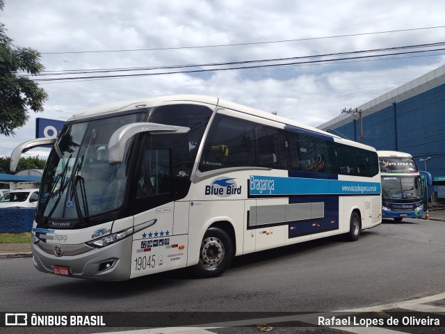 Auto Viação Bragança 19045 na cidade de São Paulo, São Paulo, Brasil, por Rafael Lopes de Oliveira. Número da foto: #10890662.