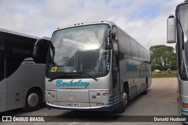 Berkeley Coach & Travel  na cidade de Marlborough, Wiltshire, Inglaterra, por Donald Hudson. ID da foto: 10893542.