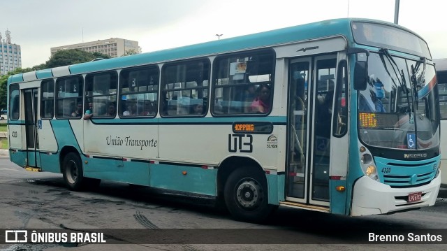 UTB - União Transporte Brasília 4320 na cidade de Brasília, Distrito Federal, Brasil, por Brenno Santos. Número da foto: #10904760.