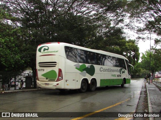 Viação Continental de Transportes 1079 na cidade de São Paulo, São Paulo, Brasil, por Douglas Célio Brandao. Número da foto: #10906152.