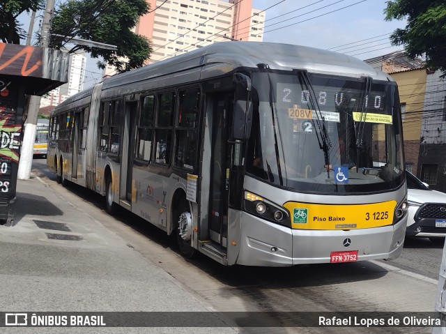 Viação Metrópole Paulista - Zona Leste 3 1225 na cidade de São Paulo, São Paulo, Brasil, por Rafael Lopes de Oliveira. Número da foto: #10910088.