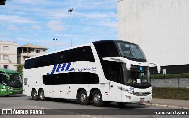 JBL Turismo 6000 na cidade de Balneário Camboriú, Santa Catarina, Brasil, por Francisco Ivano. ID da foto: 10845883.